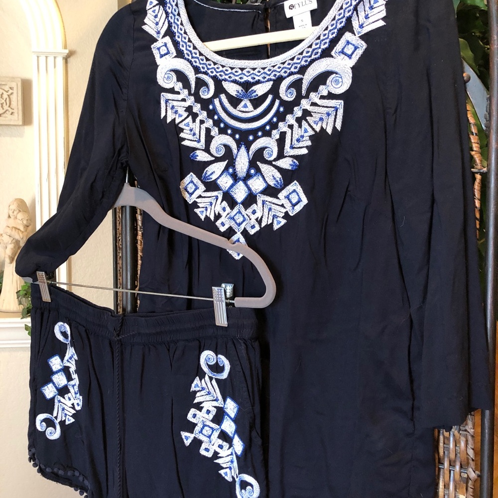 Embroidered short set